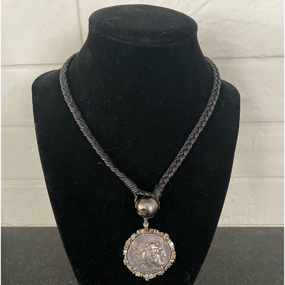 VINCENT PEACH ALEXANDER THE GREAT NECKLACE